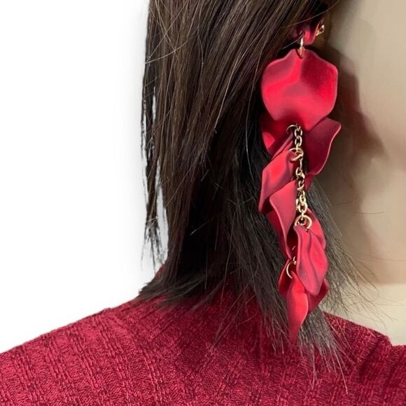 Red Roses Floral Petals Gold Link Tassel Dangle Earrings NEW - Picture 1 of 4